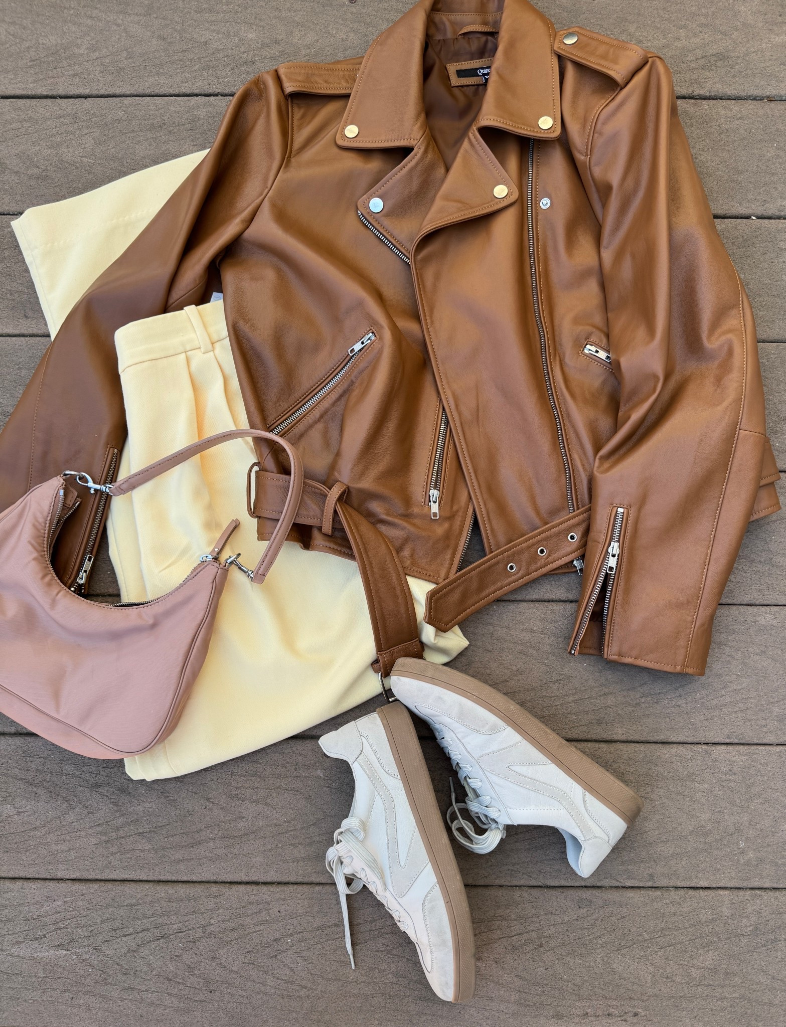 Things I wear on repeat 😍

#LTKStyleTip #LTKFindsUnder100 #LTKMidsize