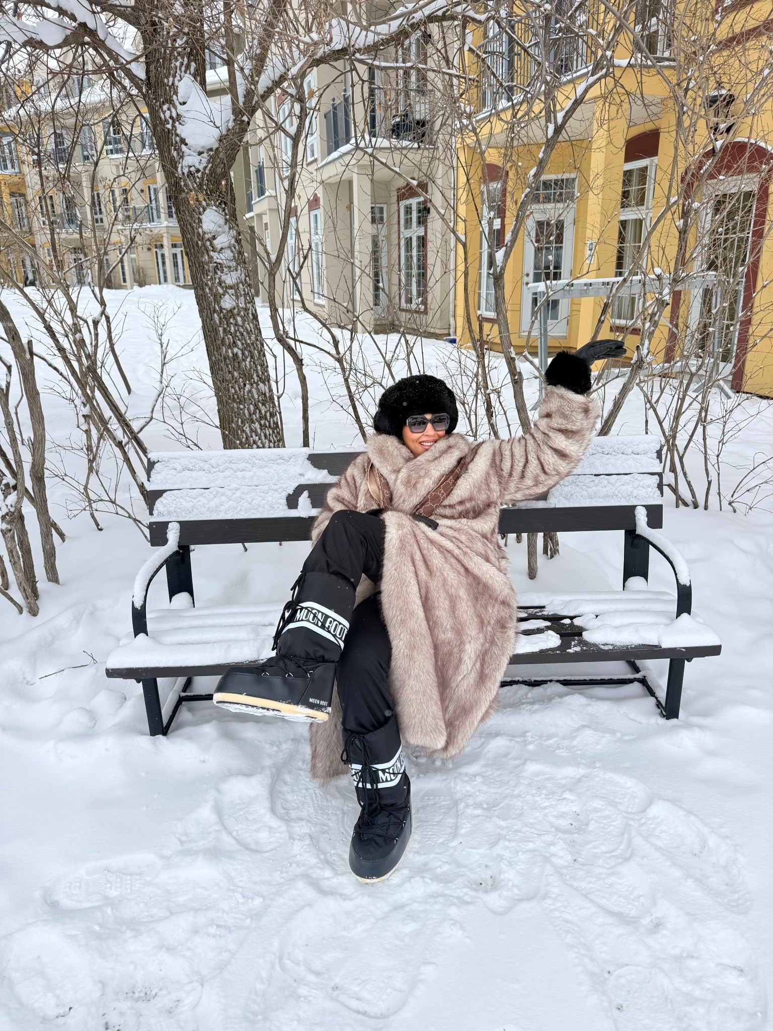 Luxe ski queen vibes 

#LTKootd #LTKMidsize #LTKTravel