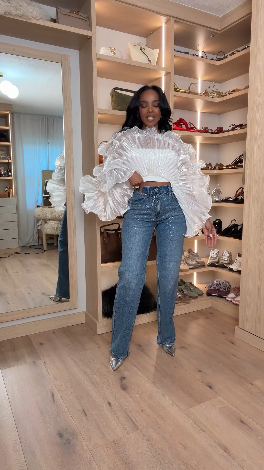 ✨ Statement Top, Everyday Denim

A bold sculptural blouse paired with classic denim is the easiest way to make an everyday outfit feel elevated. The dramatic ruffle detail does all the work, while simple jeans keep the look wearable and balanced. This is one of those pieces that instantly upgrades your closet and can be styled again and again, making the cost per wear totally worth it.

Perfect for:
• Dinner plans
• Content days
• Girls’ night out
• Elevated casual moments

📏 Sizing:
Top: Small  
Jeans: 27 Long  
Shoes: True to size  

Measurements:
5’4” · 138 lbs · 34D · 27” waist · 40” hips  

Save this look for later and tap to get the details.

Statement blouse outfit, elevated denim look, dramatic sleeve top, chic casual outfits, modern feminine style with jeans.

Follow me on Instagram and YouTube @kirasfashionfinds