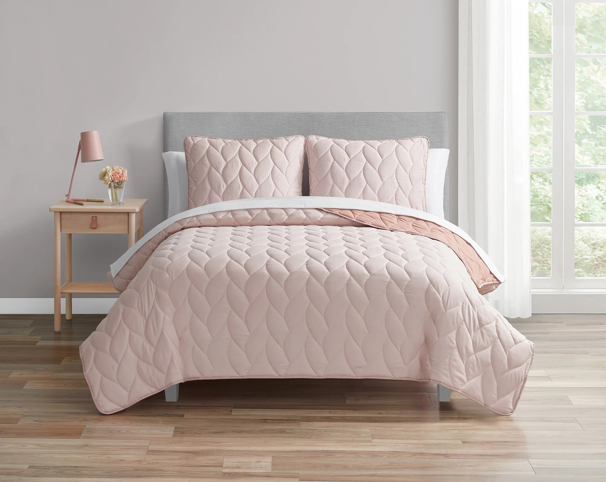 Mainstays 7-Piece Soft Pink Reversible Quilt Set with White Sheets, Queen | Walmart (US)