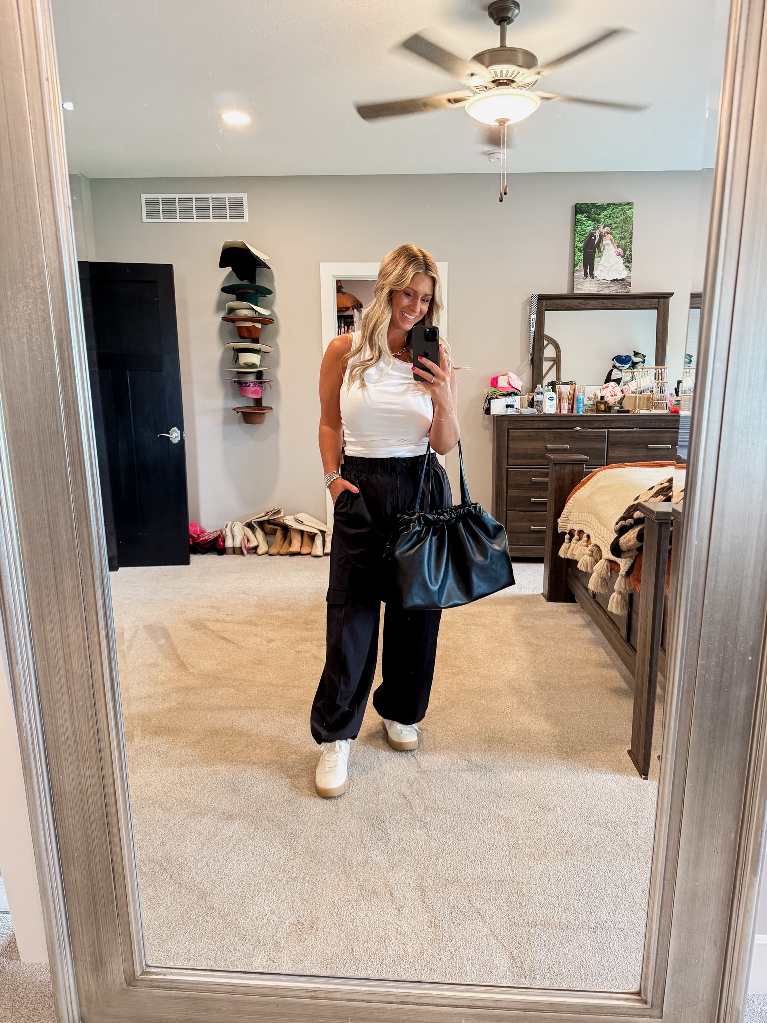 Trending mom outfit ✔️ Wearing size large!

#LTKootd #LTKmomlife #LTKMidsize
