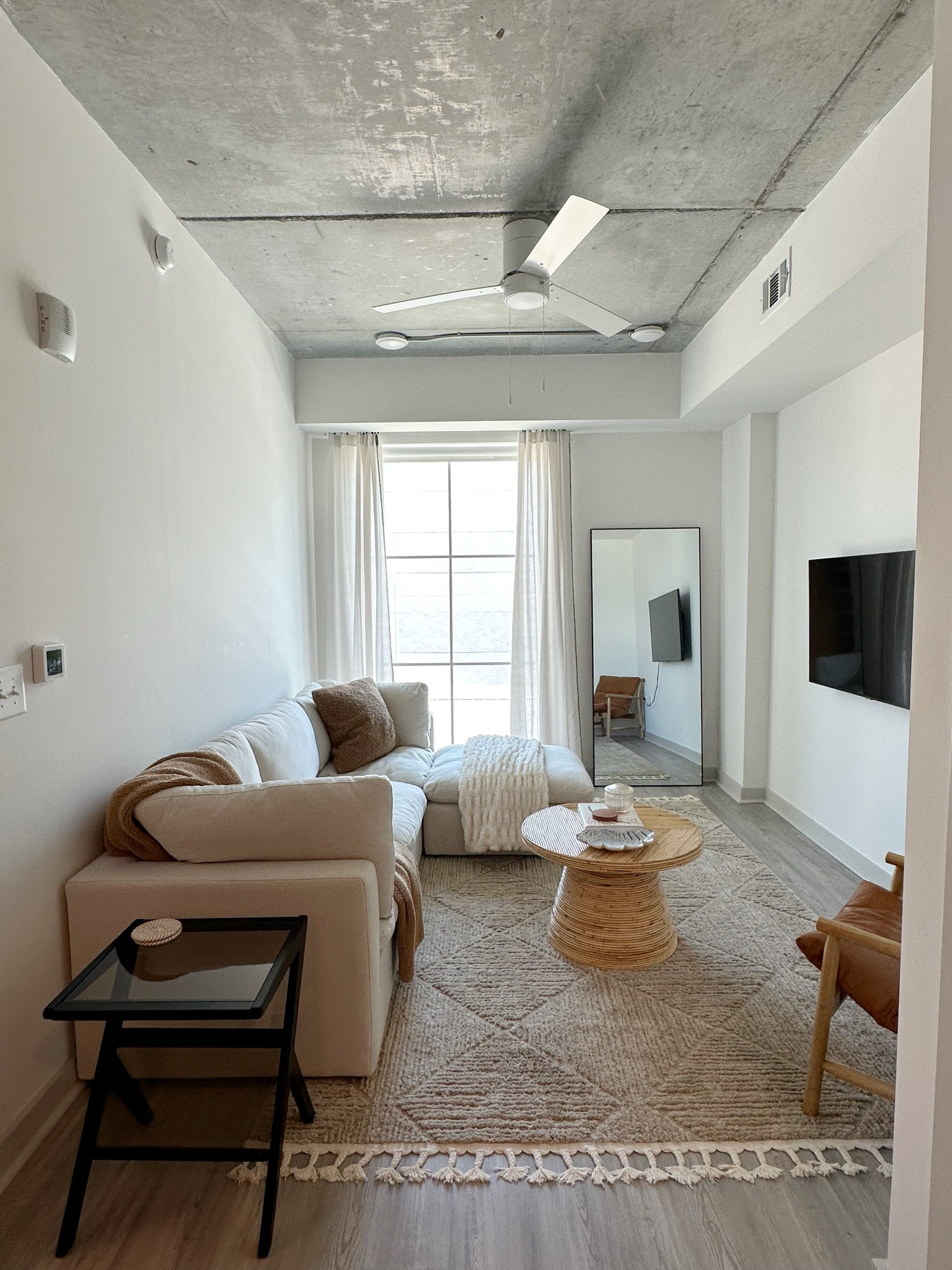 Living room!


#LTKSummerSales