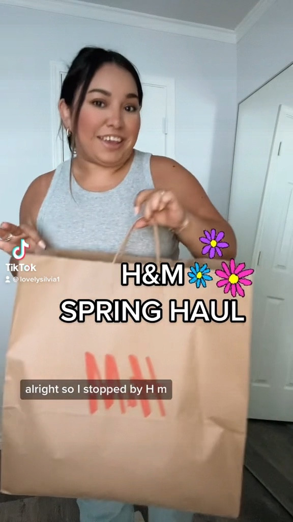 H&M Spring haul

spring tops, spring dress, spring skirt, green top, pink skirt, black summer dress, midi dress, black shorts, midi skirt, spring shopping haul, white eyelet top, striped tank

#LTKSeasonal #LTKstyletip #LTKunder50