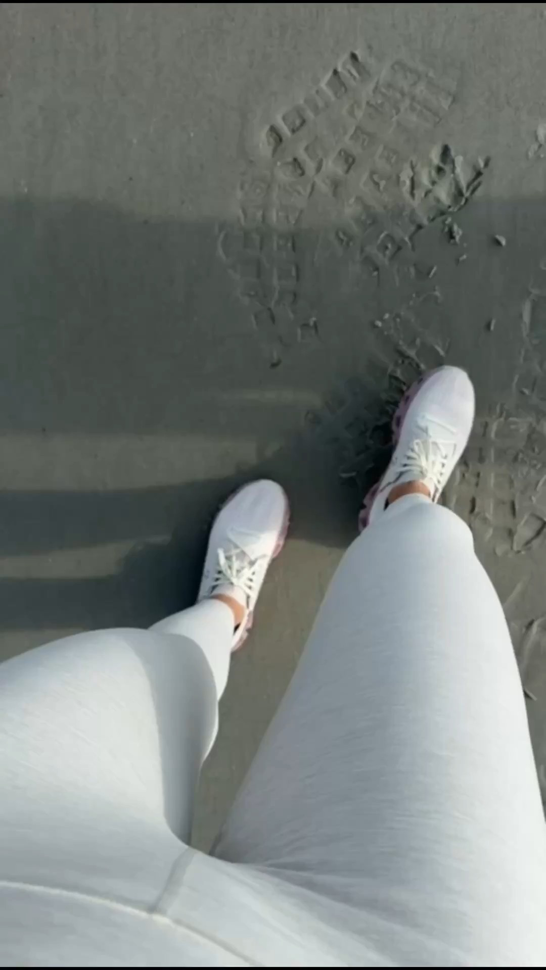 My favorite Athleta leggings, walking shoes, walking sneakers, waking outfit, running outfit, neutral activewear, the best leggings, annabrstyle

#LTKActive #LTKootd #LTKfitnessgoals