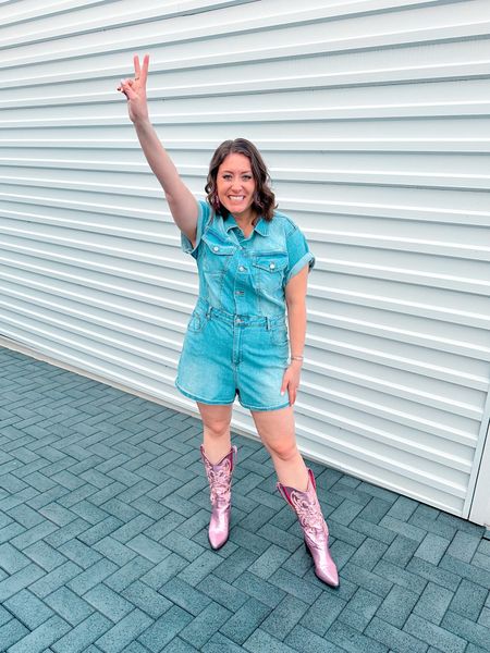 Jean romper
Nashville outfit 
Nashville 
Pink cowboy boots 