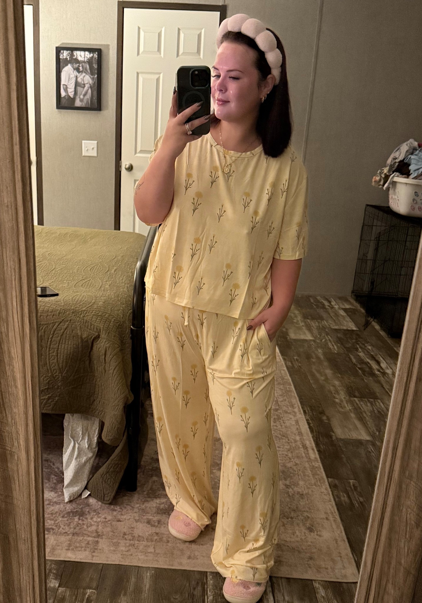 5’0 170lbs wearing size LG 💛