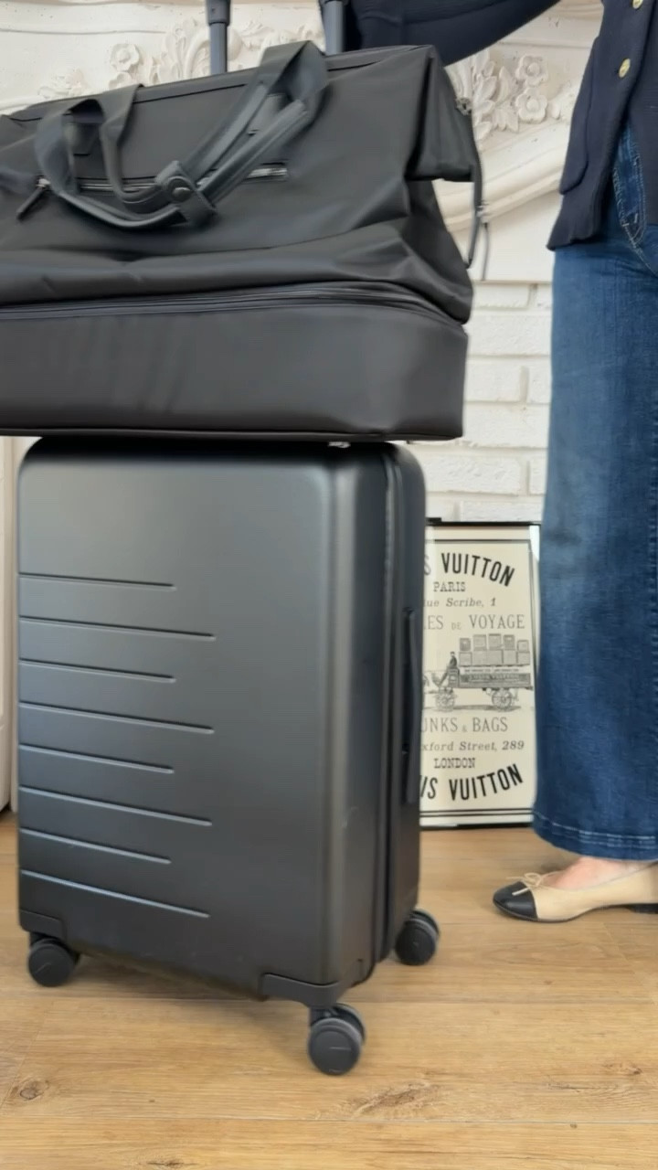 The perfect expandable carry-on and weekender tote from @Quince for easy and effortless travel. 

#quincepartner