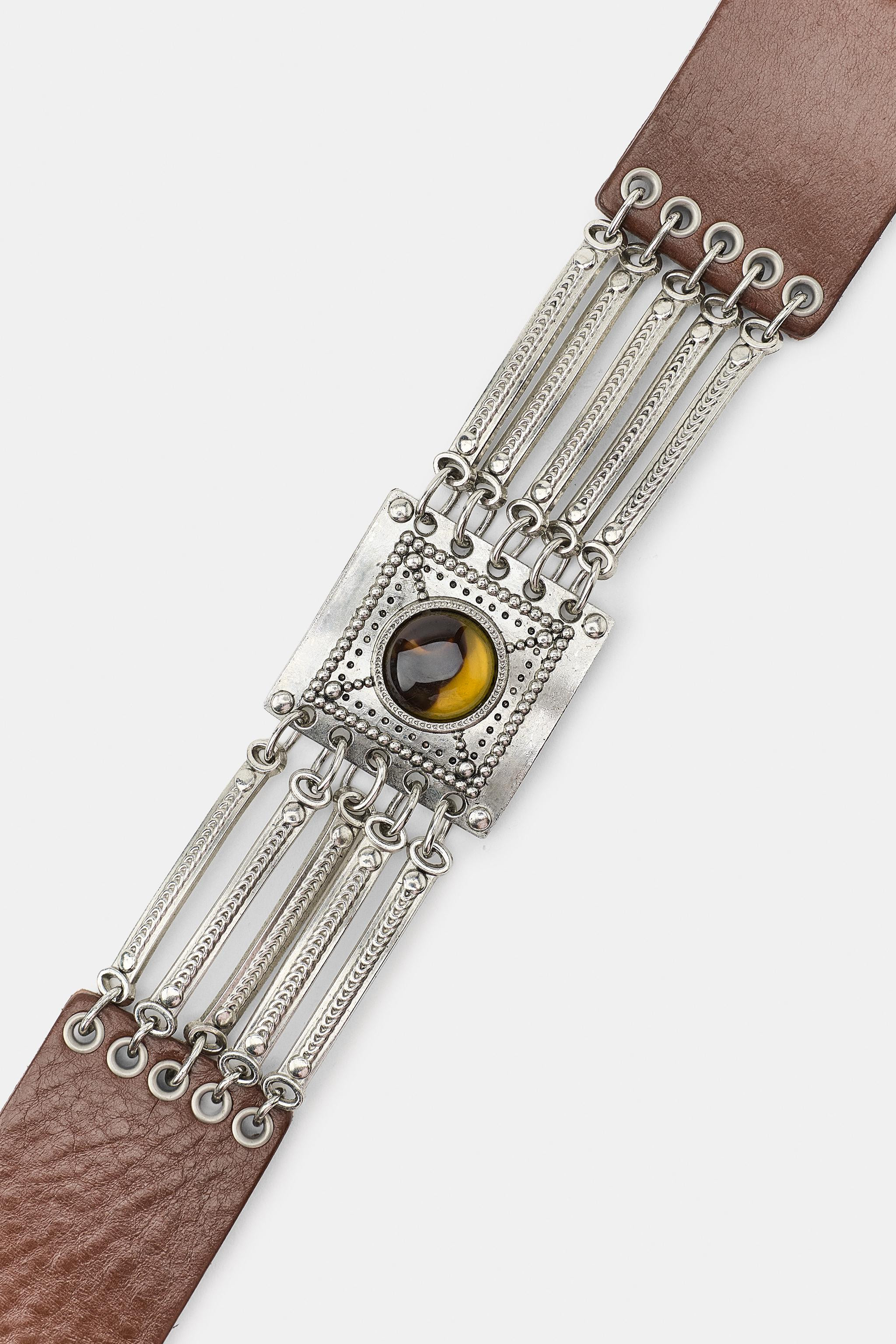 4 cm wide belt crafted from 100% leather and combined with metal pieces. Features colorful resin ... | Zara US