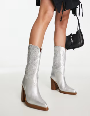 Bronx – Mya-Mae – Mittelhohe Western-Stiefel aus silbernem Leder | ASOS (Global)