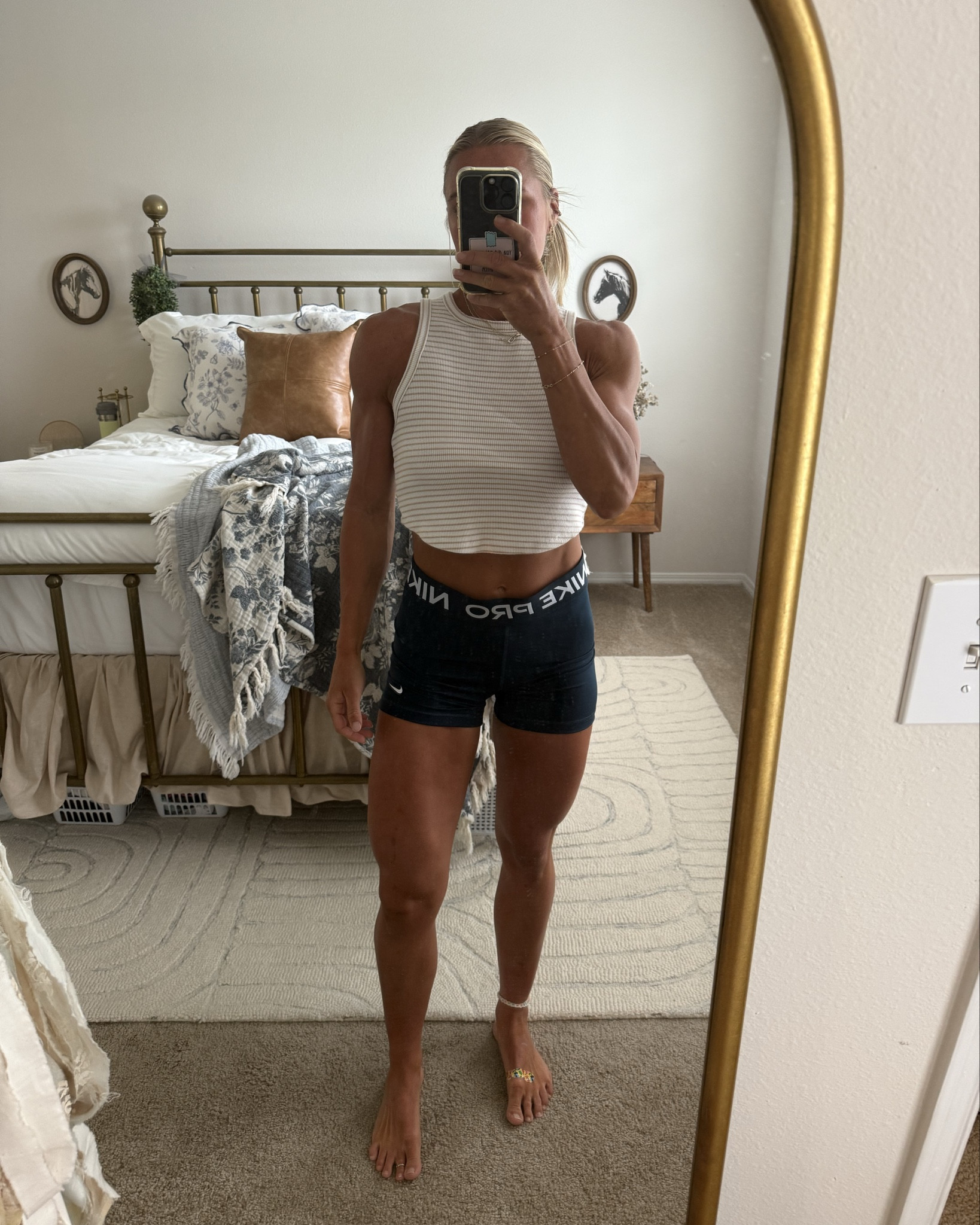 Fav compression shorts. Great for Leg Day OR makes for a cute, Sporty fit 😏🔥 I prefer 5 inch inseam.