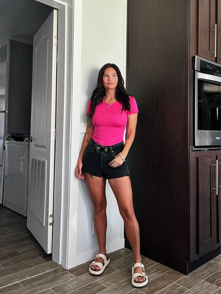 Super soft bodysuit paired with black Levi’s and sandals! Bodysuit is only $20 with code LORI20 
Comes in hot pink, black, white, and brown



#LTKFindsUnder50 #LTKStyleTip #LTKSeasonal