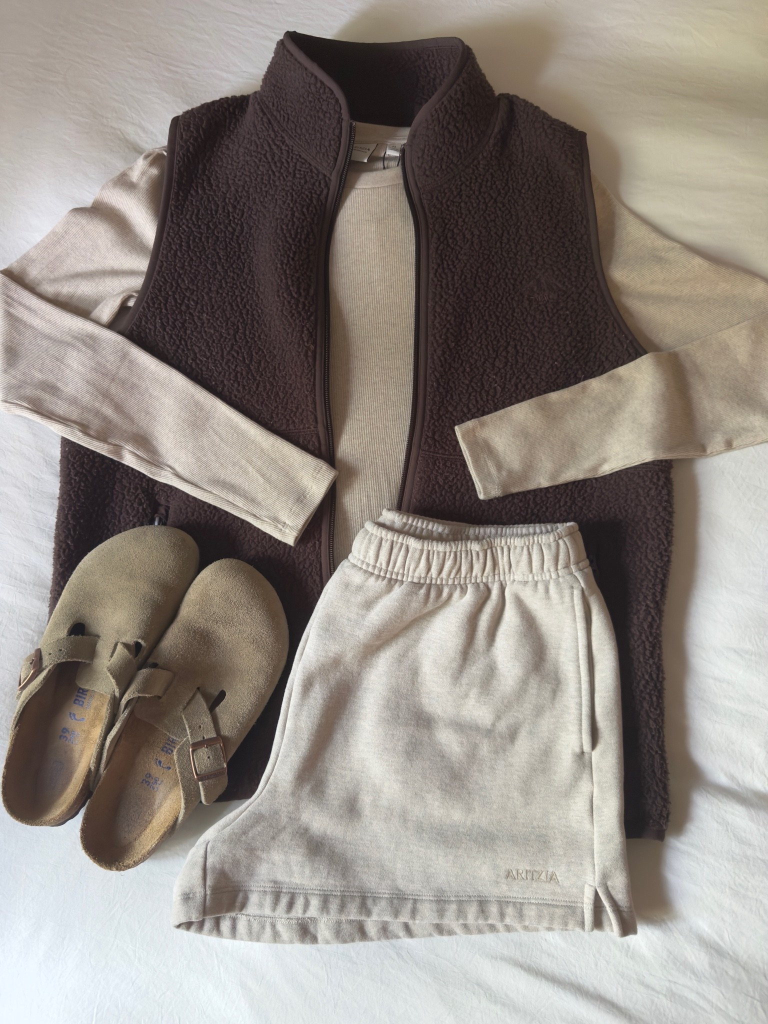Early fall outfit!

#aritzia #fleece #cozyoutfit #comfyoutfit #fallaesthetic #shorts #set #heatherecru #birkenstock #vest #tna

#LTKootd #LTKSeasonal