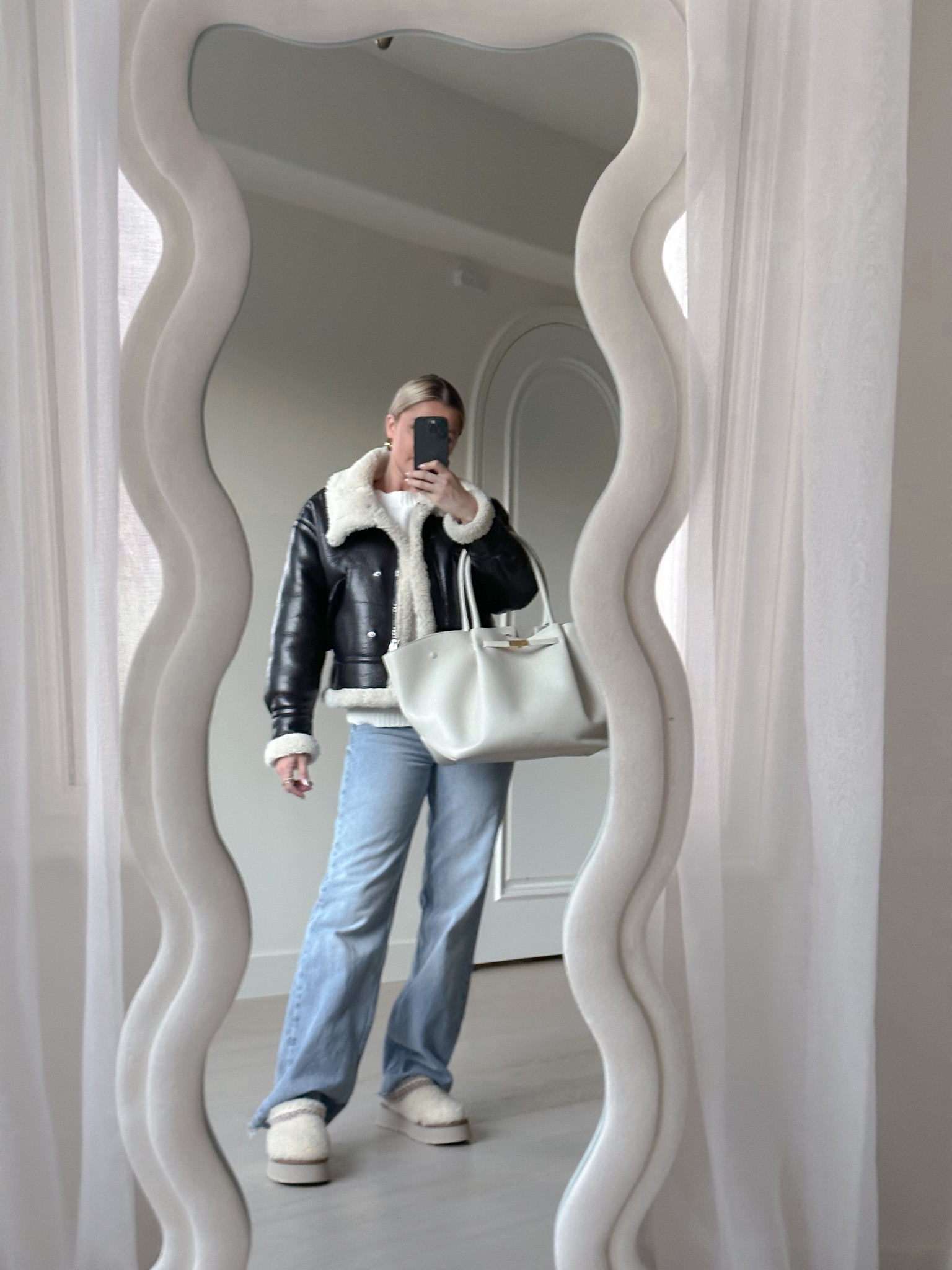 Winter outfit idea #winteroutfit #aviatorjacket #winterjacket #uggs 

#LTKover40 #LTKfindsunder50 #LTKSeasonal