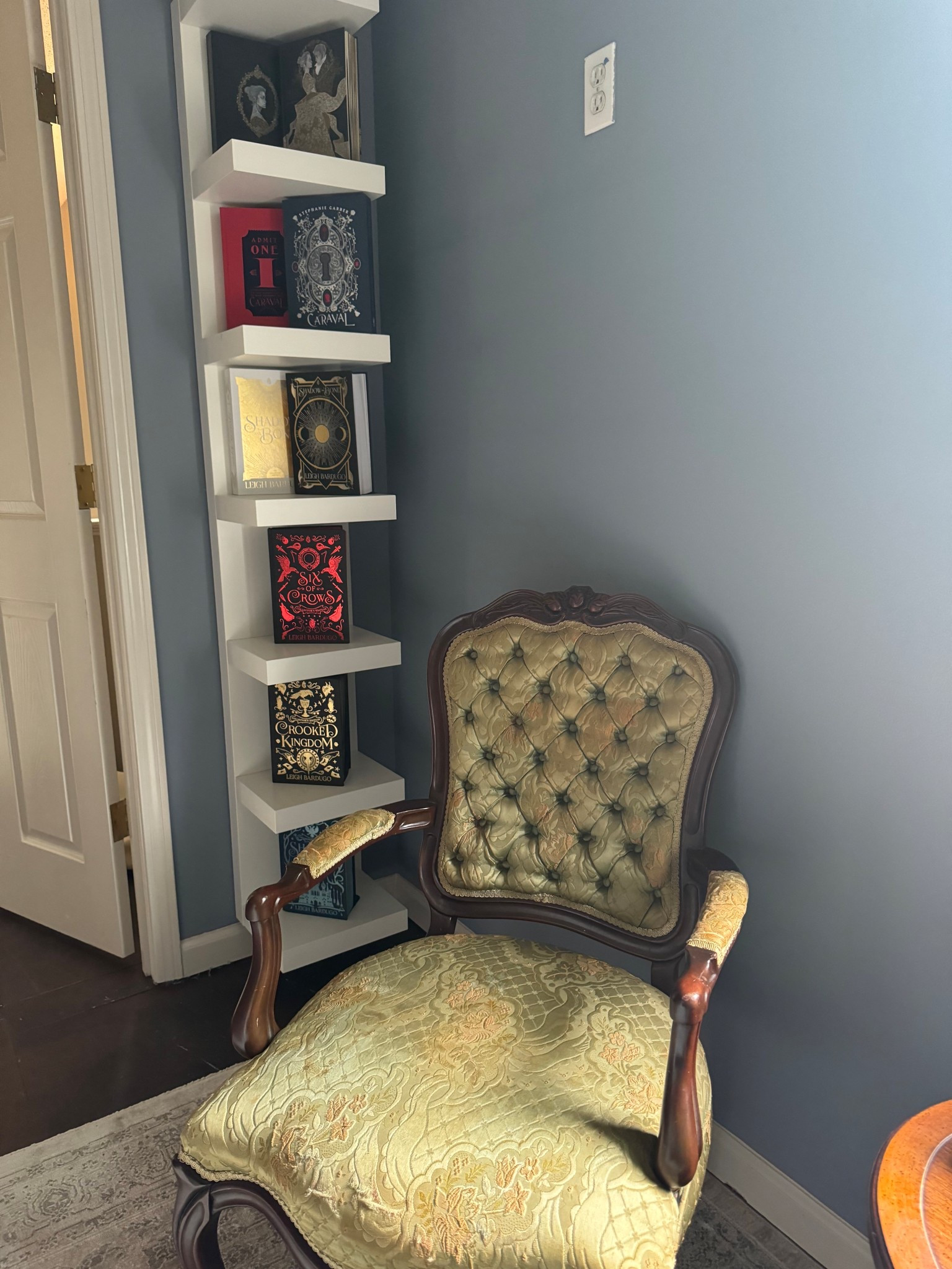 Corner pocket of my library📖

#LTKHome