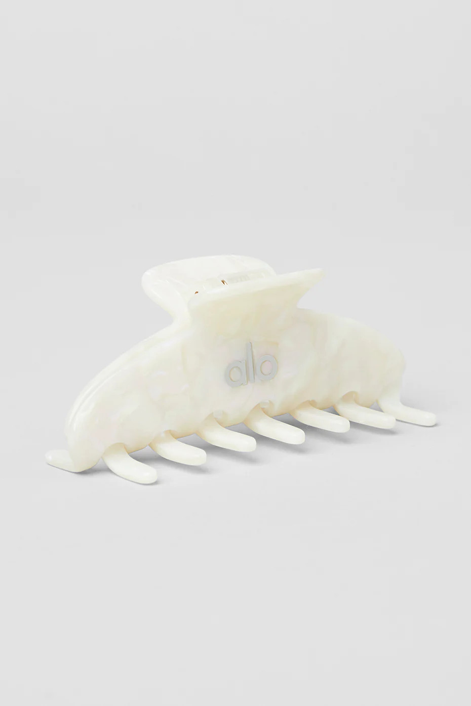 Alo Yoga� | 90's Claw Clip in White Pearl | Alo Yoga (US)