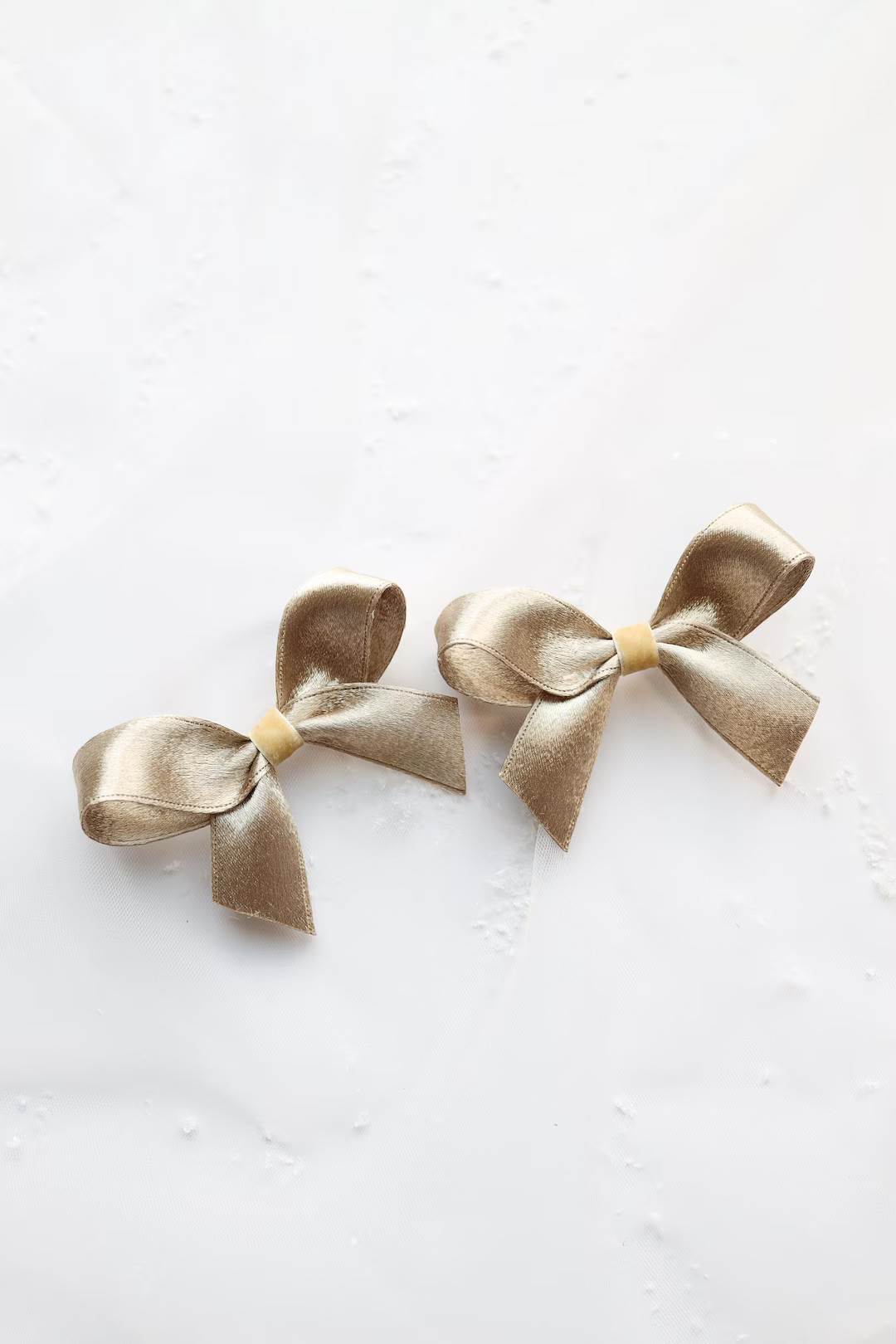 Gold Holiday Pigtail Bows, Gold Christmas Bows, Toddler Pigtail Bows - Etsy | Etsy (US)
