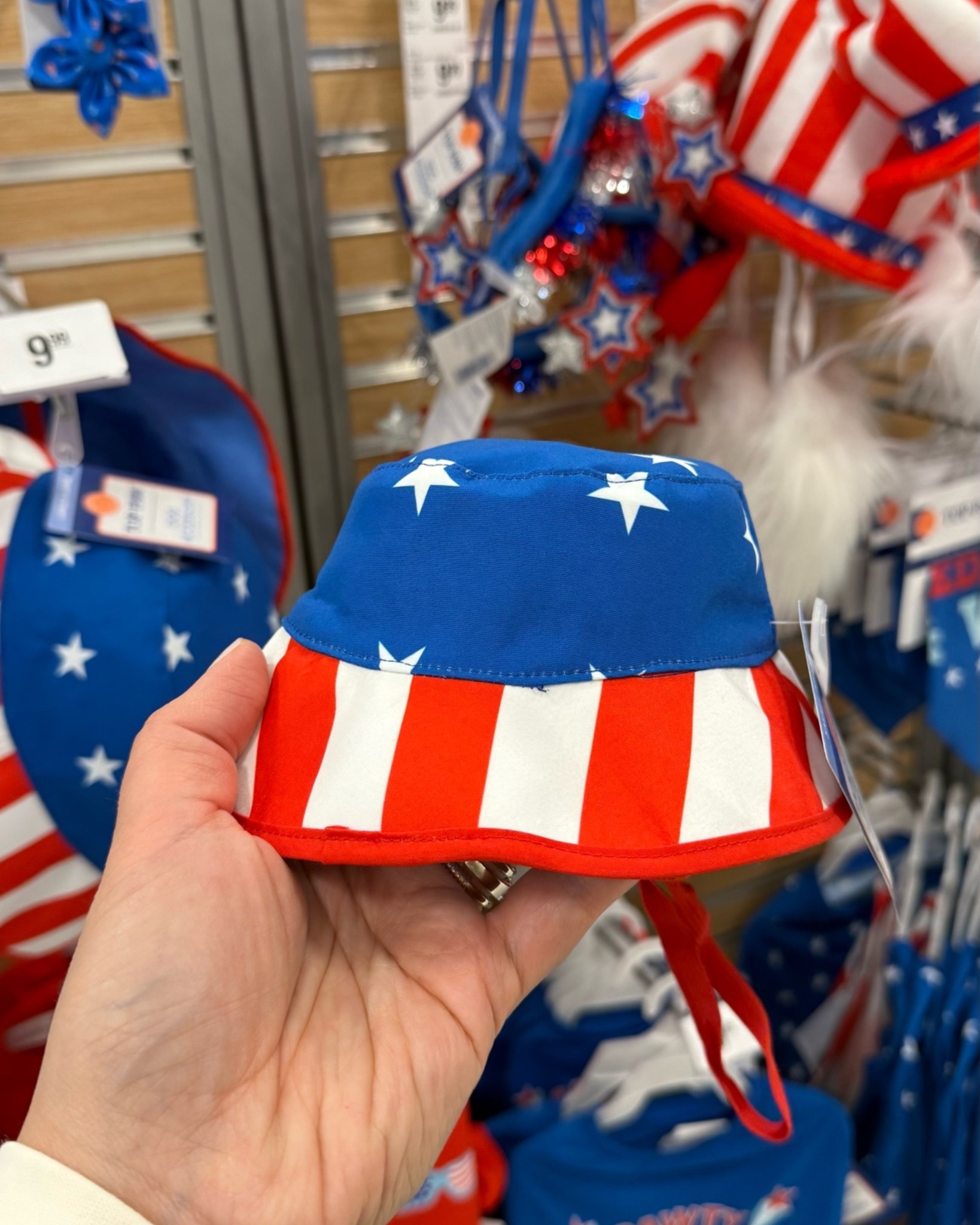 Sooo many cute red white and blue items for your pups!! ❤️🤍💙