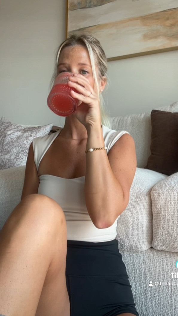 $8 top from shein

#LTKFitness #LTKFindsUnder50 #LTKActive
