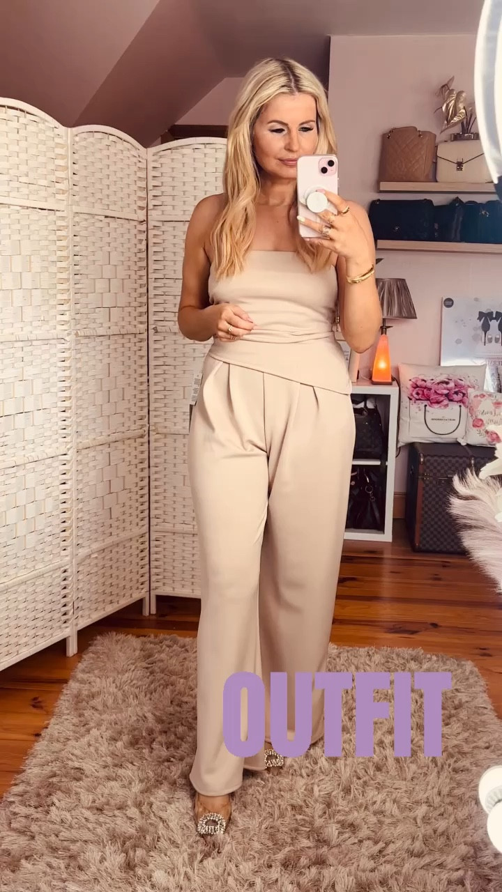 Feeling effortlessly chic in this stunning 2-
piece co-ord set !!
There's something about a matching outfit that makes you feel instantly put-together. Whether it's a day out in the city or a casual brunch with friends, this look has me covered.
ASOS DESIGN co-ord ruched asymmetric bandeau top In Stone with matching trousers sold separately.


#OOTD #CoOrdSet #FashionInspo #StyleGoals #effortlesschic #asos #goldbag #grwm #fashionandbeauty #midsizefashion #fashionover30 #fashionover40 #fashionover50 #stylingtips #outfitideas #styleinspiration #styleblogger #over40styleblogger neutral style • outfit details
• ootd ideas • what to wear • how to wear • midsize • matching sets • over 40 outfits • women in their 40's • midsize mom • casual mom style • over 40 mom • girls trip style • travel looks • easy outfit to recreate • effortless chic • fashion blogger over
40 • closet staples • wardrobe staples • ysl • vejas • beige aesthetic • comfy outfits • fall outfits
•beige outfit
#outfitlooks #outfitideas #ootd #casualoutfitideas #monchromatic #styleguide #over40 #capsulewardrobe

#LTKireland #LTKeurope #LTKsummer