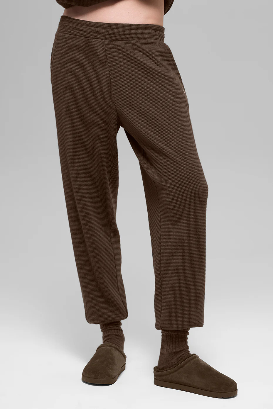 ALO | Waffle Weekend Escape Jogger Pants in Espresso Brown, Size: Medium | Alo Yoga (US)