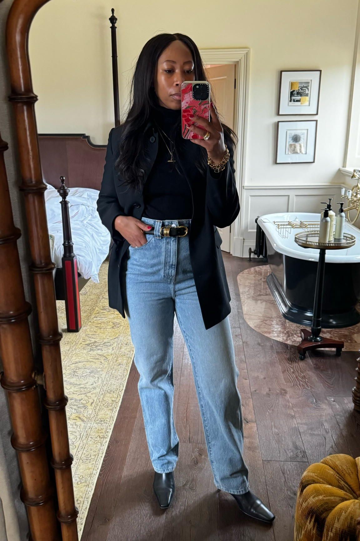 Causal office weekend look jeans and blazer classic look classic chic belt outfit 