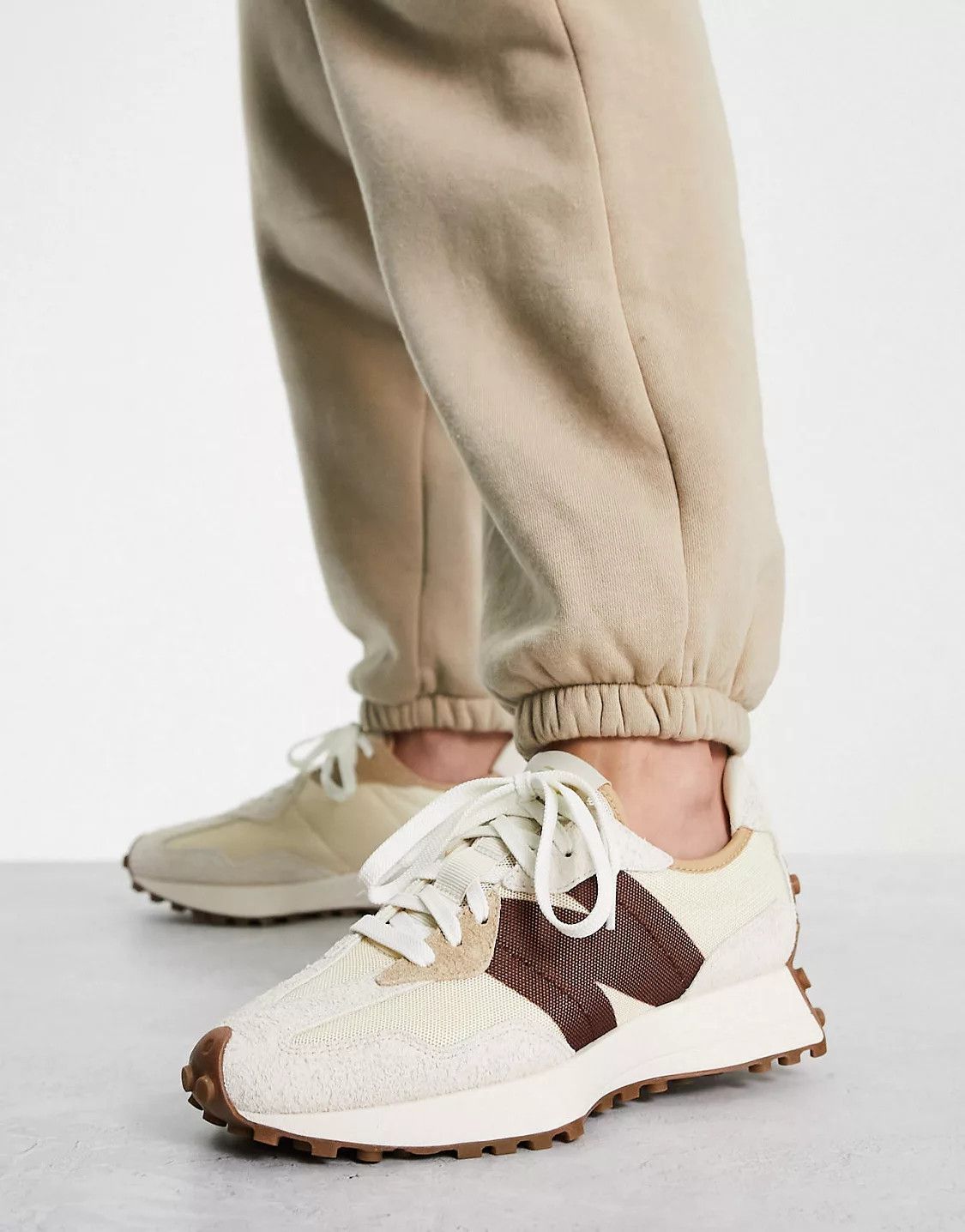 New Balance 327 sneakers in off white with brown detail - Exclusive to ASOS | ASOS (Global)