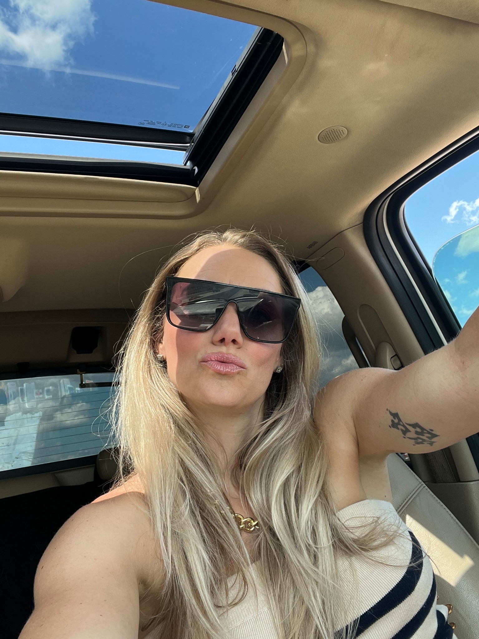 Sunglasses 😎

#LTKStyleTip