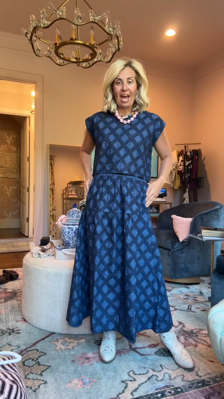 New denim set from Sunshine Tienda…. blank canvas we are styling all the ways!
Top & Skirt -xs
Boots - 8 tts 

Codes:
*Sunshine Tienda - mixandmatch for 15% off
*Allie + Bess - Catherine20

#LTKOver40 #LTKSeasonal #LTKdayinmylife