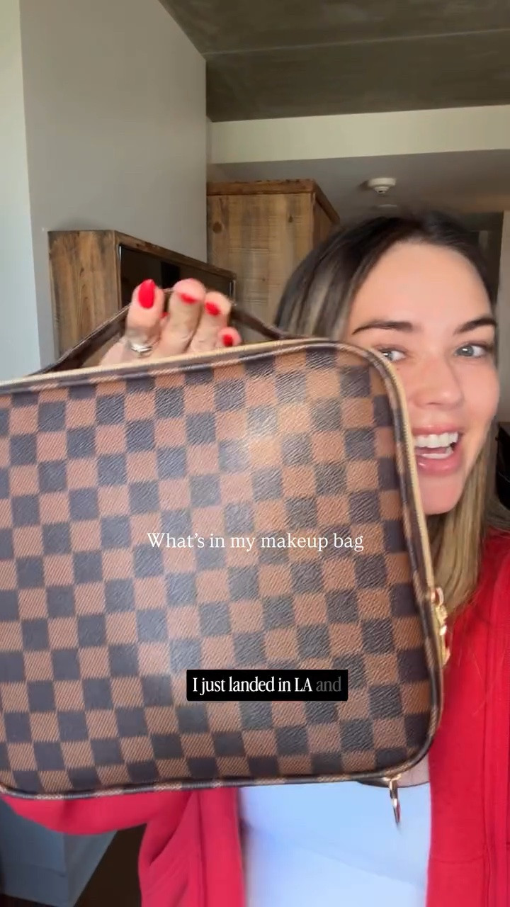What’s in my makeup bag: travel edition ✈️