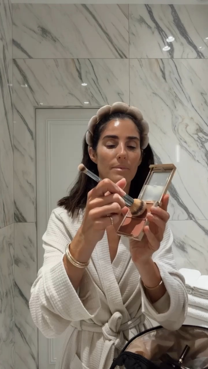 Quick and easy go to makeup products I love #stylinbyaylin #aylin

#LTKSeasonal #LTKBeauty #LTKOver40