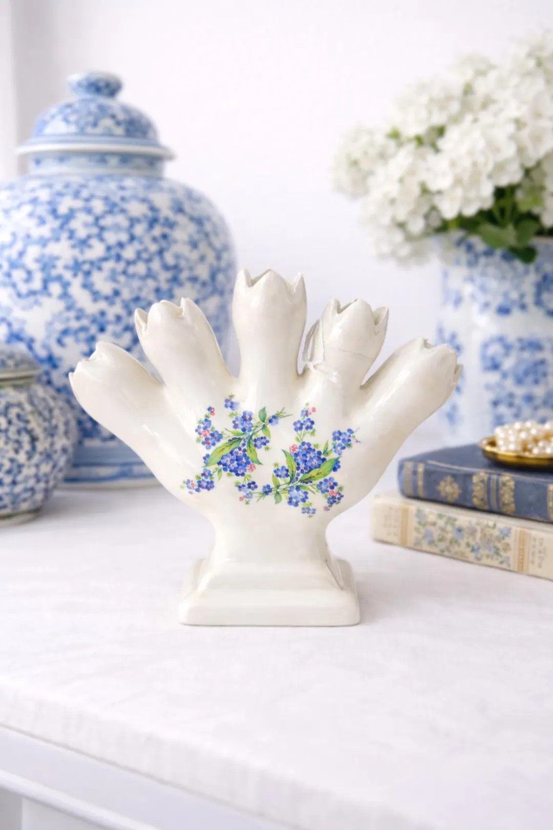 Vintage Leart Hand Painted Five Finger Bud Vase. It Features a Graceful, Fan Shaped Design With F... | Etsy (US)