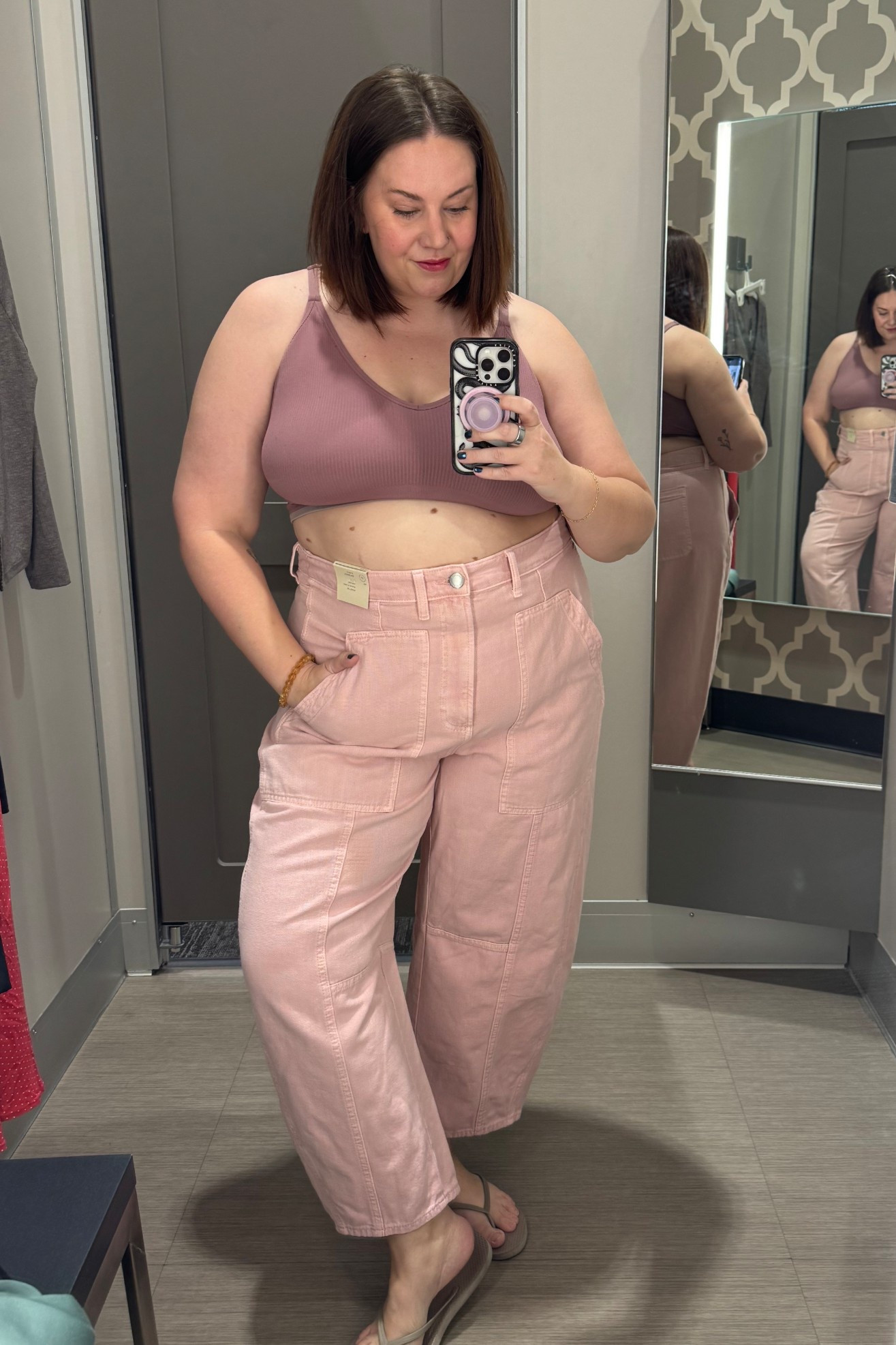 I’ve never found barrel jeans I loved until now! Do I get them!? 👀

I’m trying on a size 17