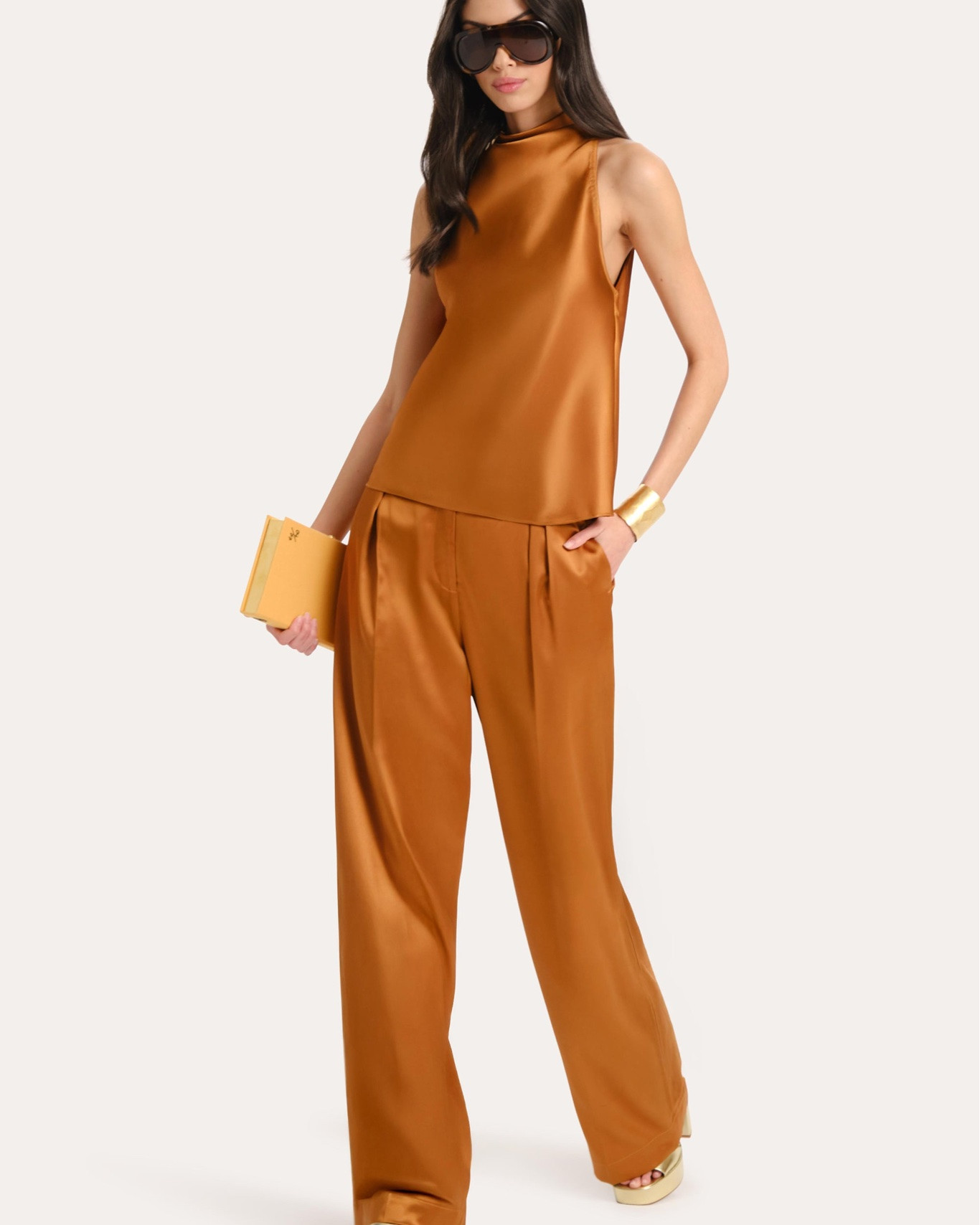 FANCY FRIDAY! ✨🧡 @elietahari is bringing the “Latte Bronze” and I am HERE FOR IT. 😍

“Kaia” Satin Wide Leg Pant — $298
“Shira” Coordinating Top — $248
“Josephine” Dress — $349

Satin pants are all the rage right now, and I’m loving this look for fall! Do you have a pair yet?! 🤘🏽