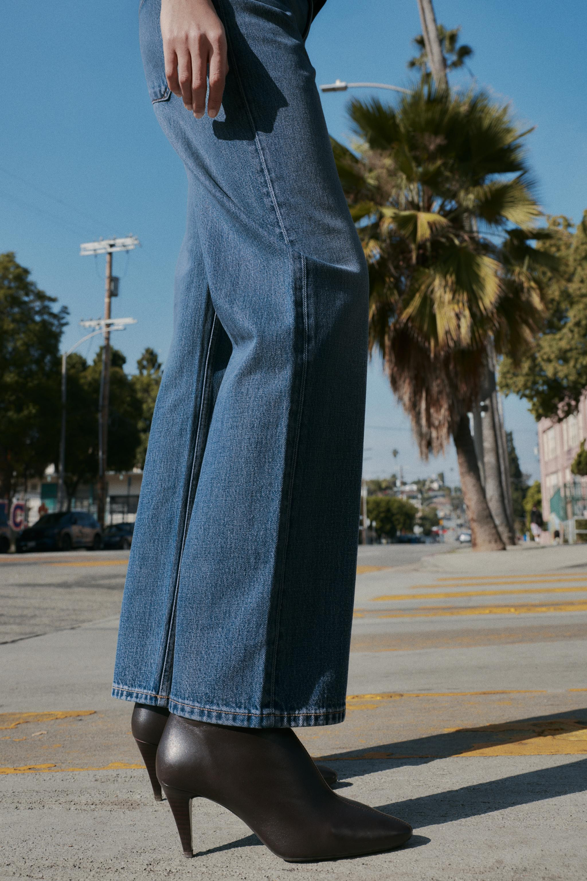 JEANS Z.03 STRAIGHT MIT HOHEM BUND UND LANGER BEINLÄNGE | Zara DE