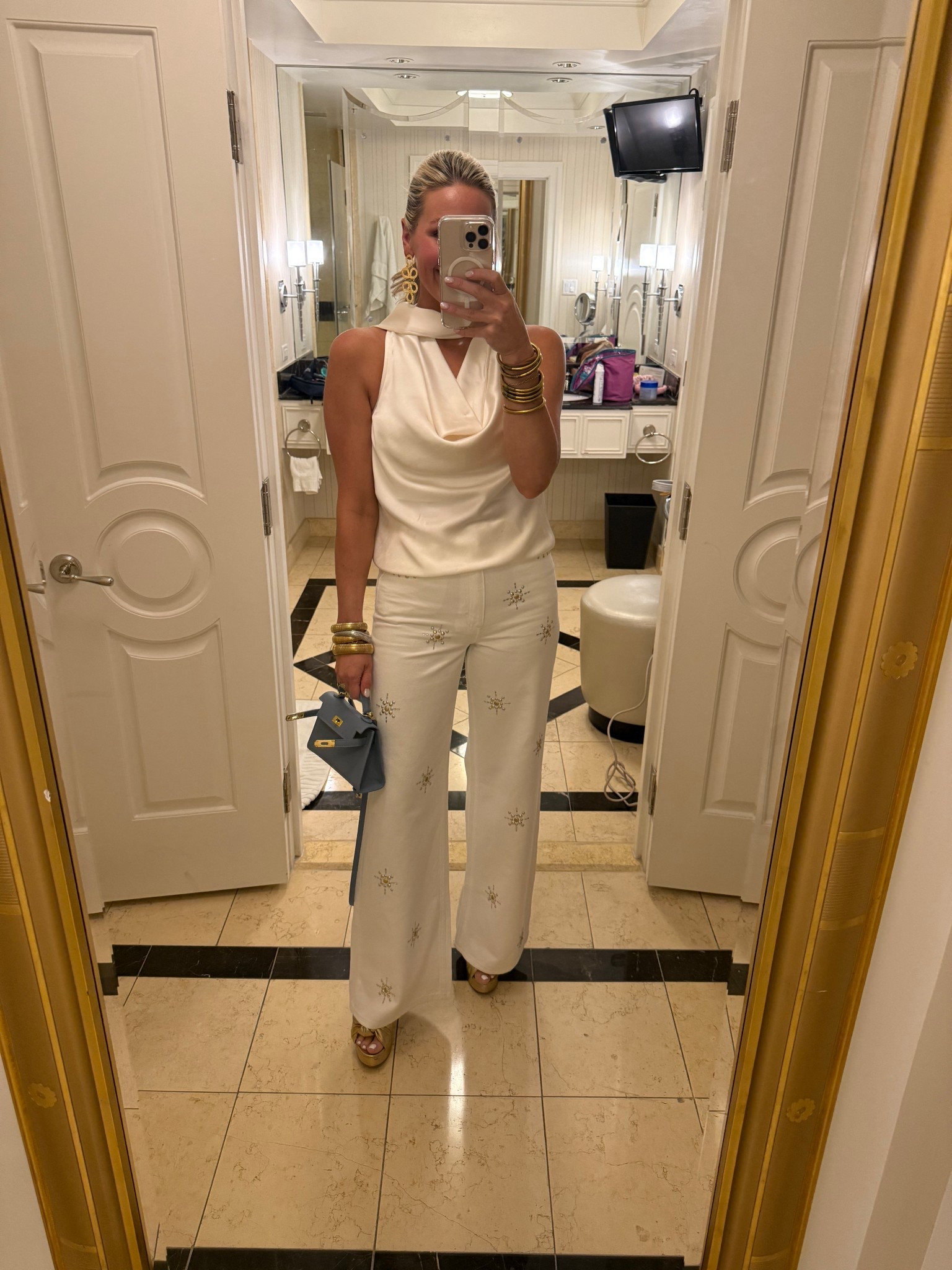 Concert fit! Express top size small and H&M pants size 4! 

#LTKFindsUnder50 #LTKFindsUnder100 #LTKStyleTip