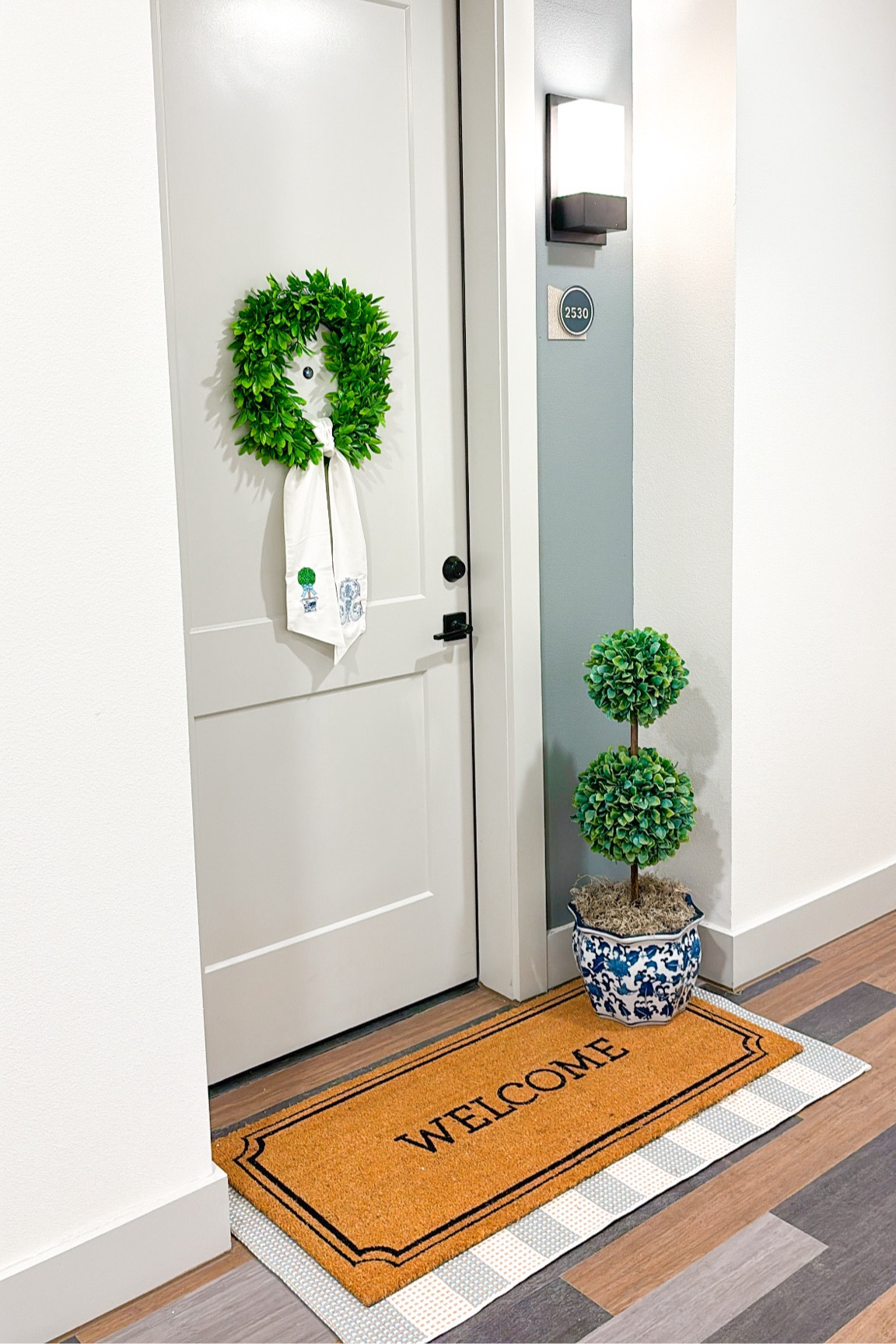 My Apartment Decor 

Front Door Decor | Chinoiserie | Wreath | Wreath Sash | Welcome Mat | Front Door Mat | Apartment Decor | 

#LTKU #LTKHome