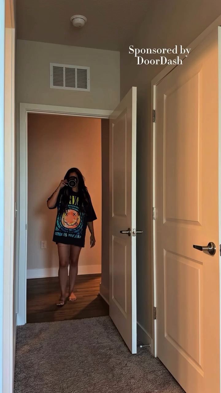 meal prep era but make it realistic 🤍 @doordash really came through this week when I had zero time to run around. #DoorDashPartner #DASHSPRING. Click the link in my bio and use code DASHSPRING30 to get 30% oﬀ your first retail or grocery order of $35 or more, up to $20 oﬀ. Valid through April 30, 2026. Valid in the U.S. Not valid on pickup or alcohol. Limit one per person. Participating merchants only. Fees, taxes, and gratuity apply. Terms apply.

#momlife #mealprep #busyweek 

meal prep ideas for busy moms easy weekly routine grocery delivery lifestyle content realistic mom life

#LTKstorytime #LTKdayinmylife #LTKmomlife