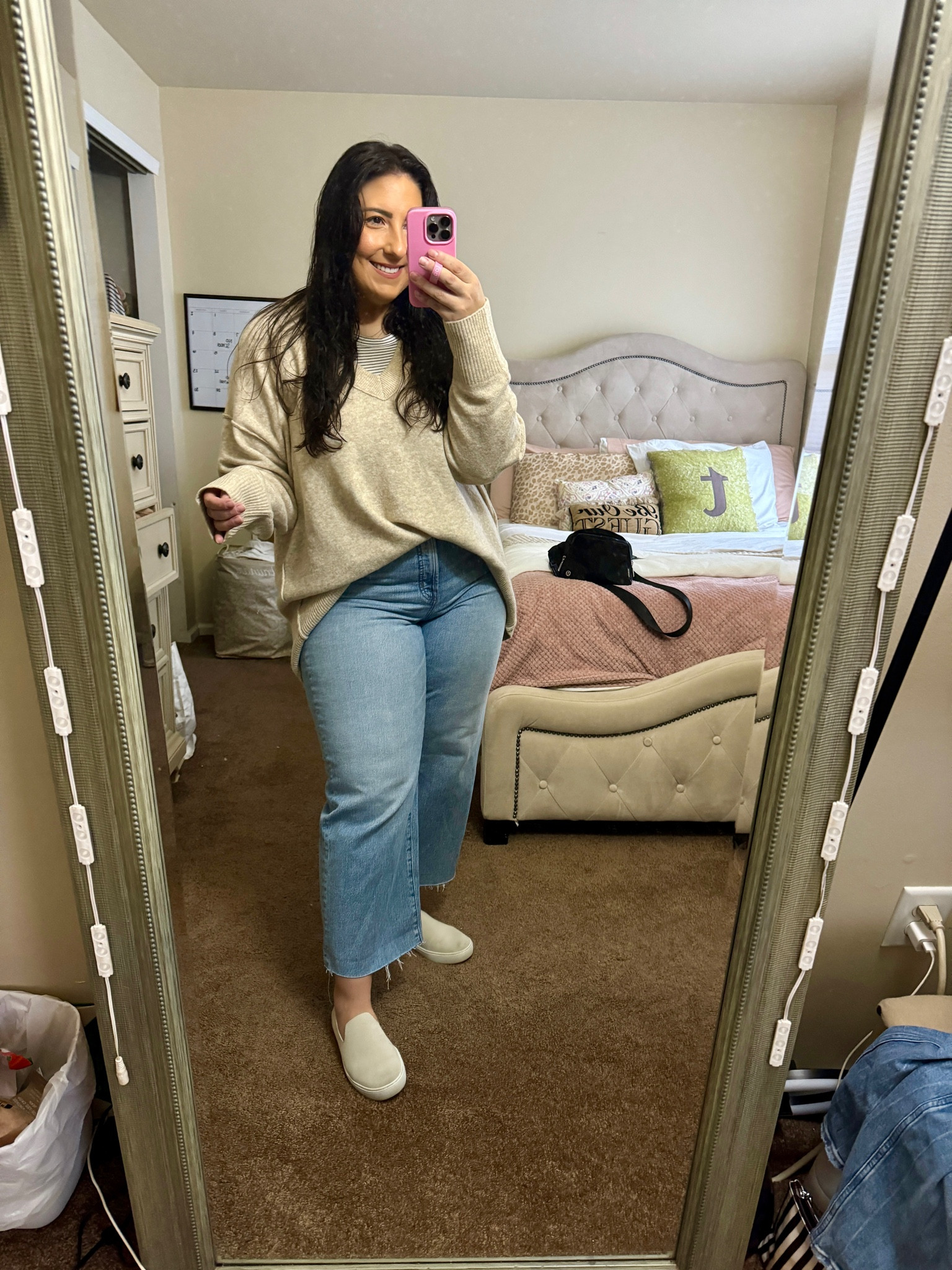aerie unreal v-neck sweater -
sized up for a baggy fit - XL 
madewell jeans - curvy style - size 31 
rothy sneakers - tts 