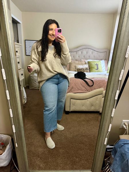 aerie unreal v-neck sweater -
sized up for a baggy fit - XL 
madewell jeans - curvy style - size 31 
rothy sneakers - tts 