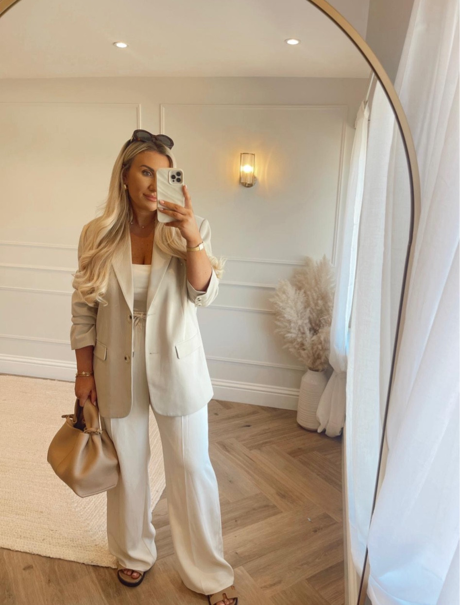 The Perfect Comfy yet put together Summer Outfit! 🤍

Summer Style, Summer Outfit Inspiration, River Island, Brunch Outfit, Beige Blazer, Summer Outfit Inspiration, Outfit Ideas, Wardrobe Staples, Neutral Style

#LTKsummer #LTKuk #LTKspring