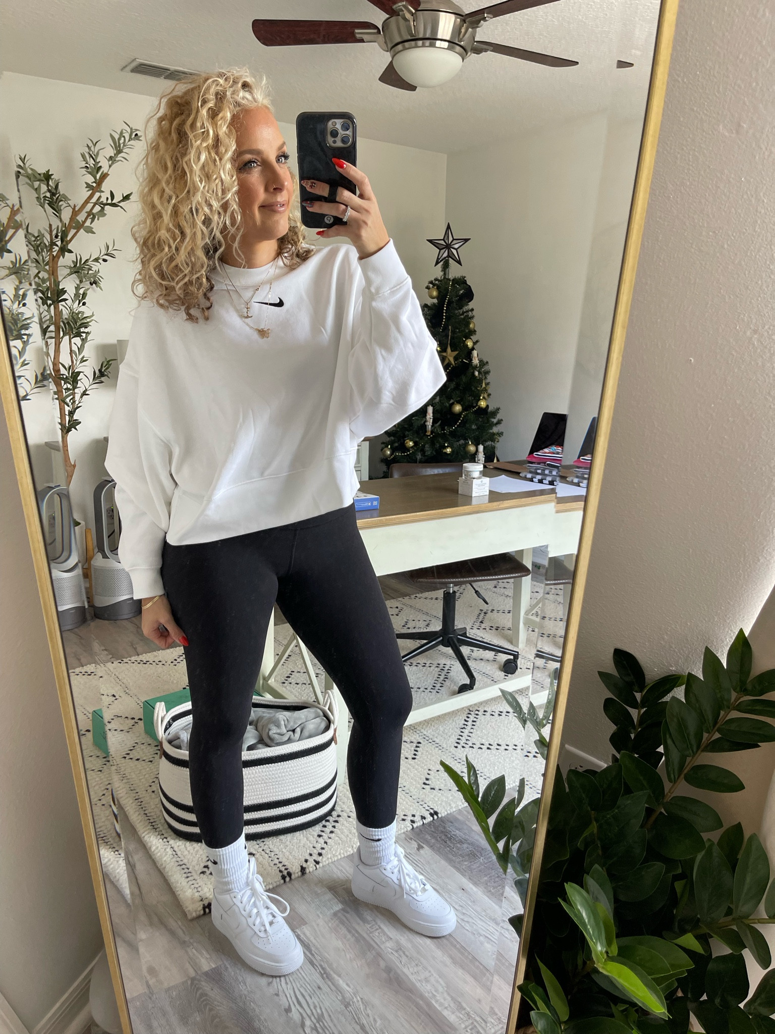 black fit 🖤 perfectly oversized crop crew, instill 25” leggings & camera  bag ✨ happy NYE! : r/lululemon