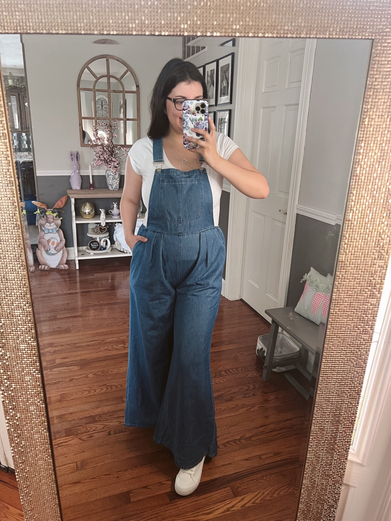 Wide leg overalls 
Wearing size large 

#LTKMidsize #LTKStyleTip