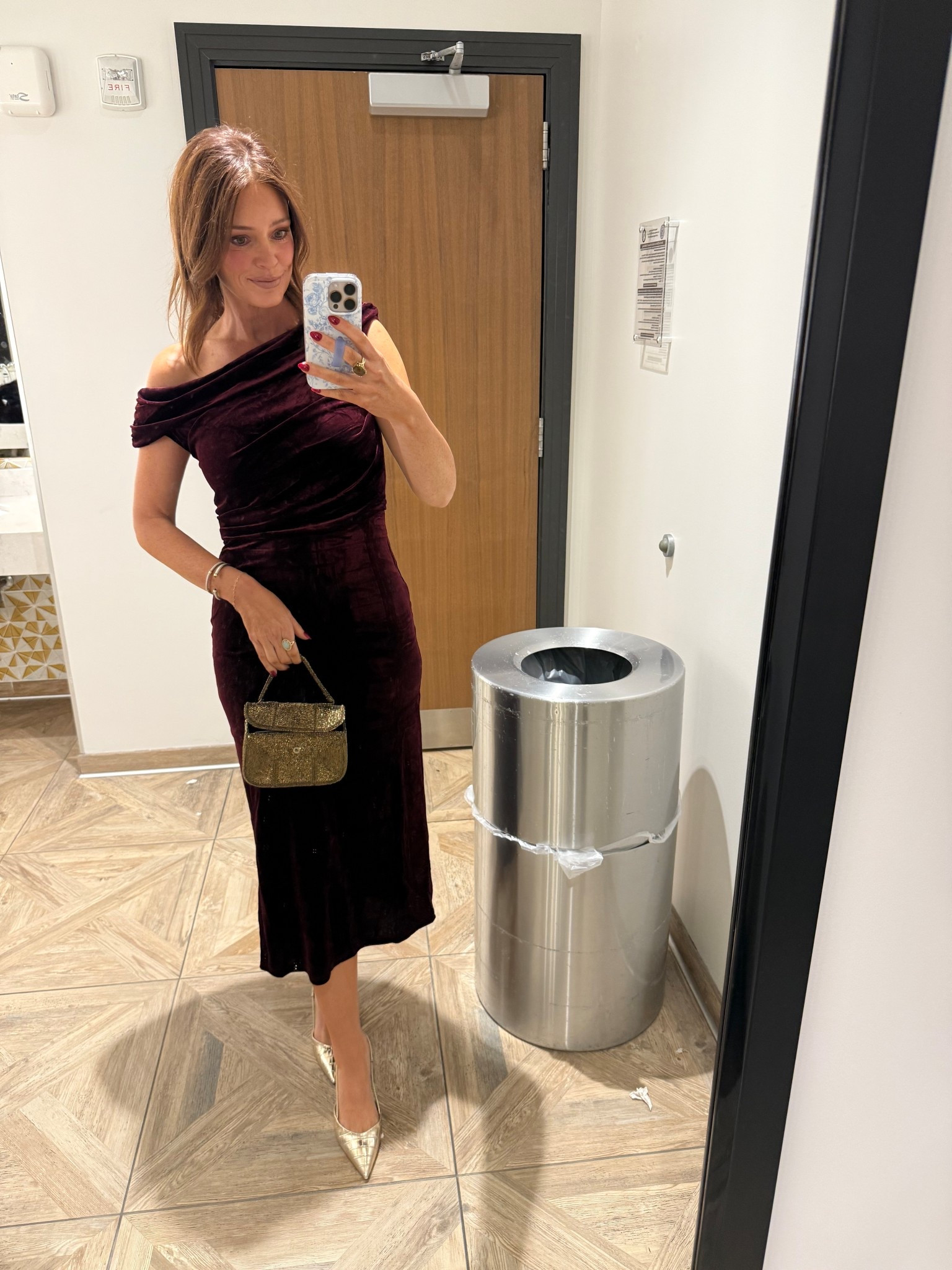 This velvet dress 

#LTKFindsUnder100 #LTKHoliday #LTKGiftGuide