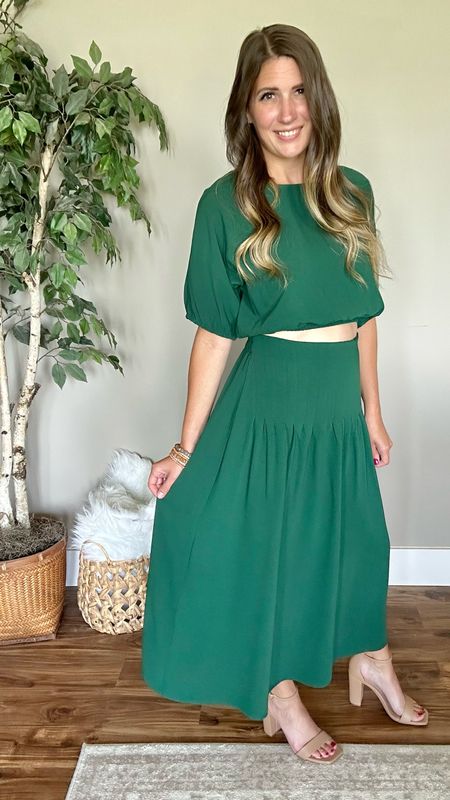 This two piece is absolutely adorable! Great for that transition from summer to fall. Loving this green color! 

#LTKSeasonal #LTKwedding #LTKunder50