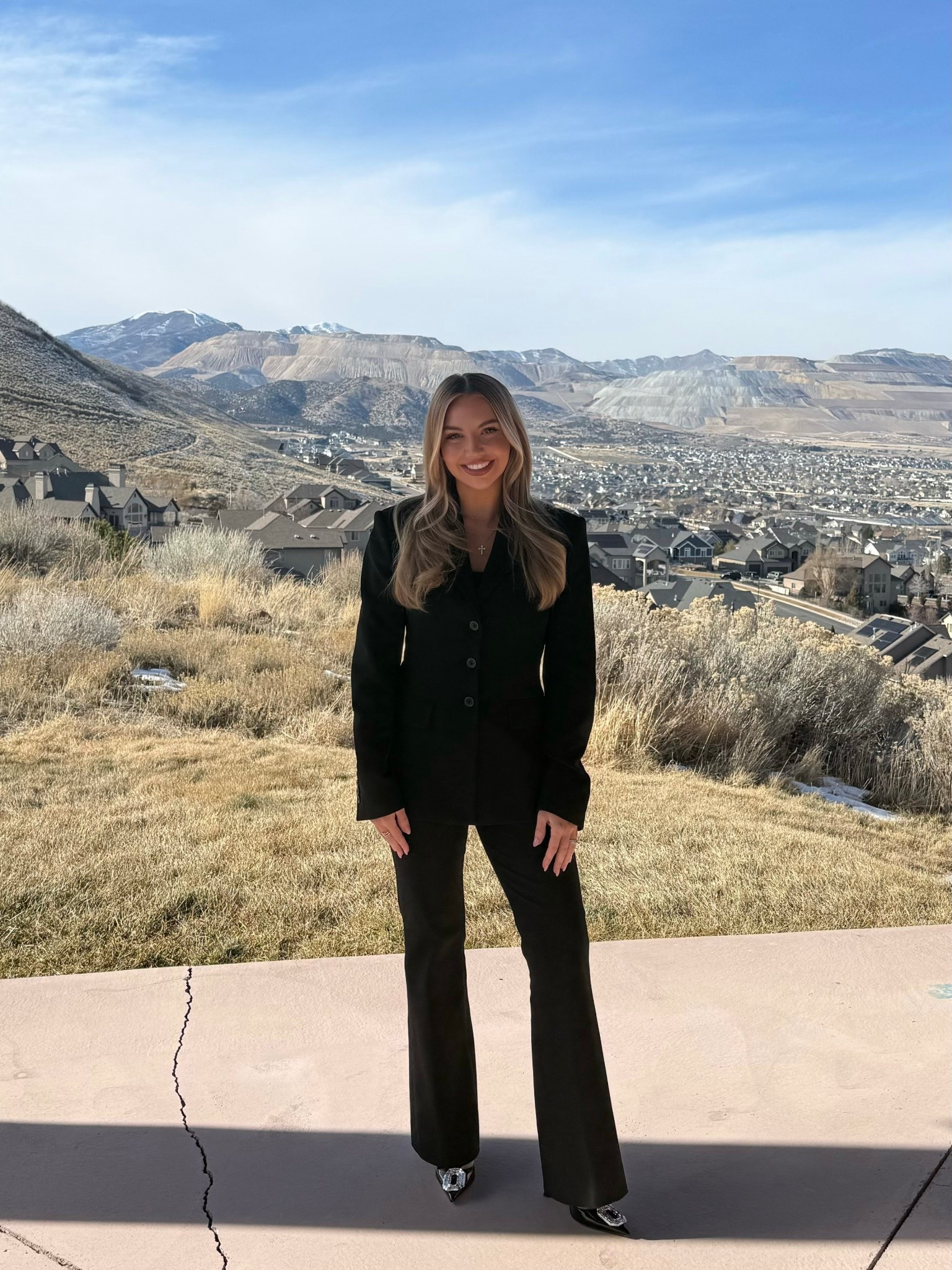 Aritzia blazer 
Abercrombie pants 