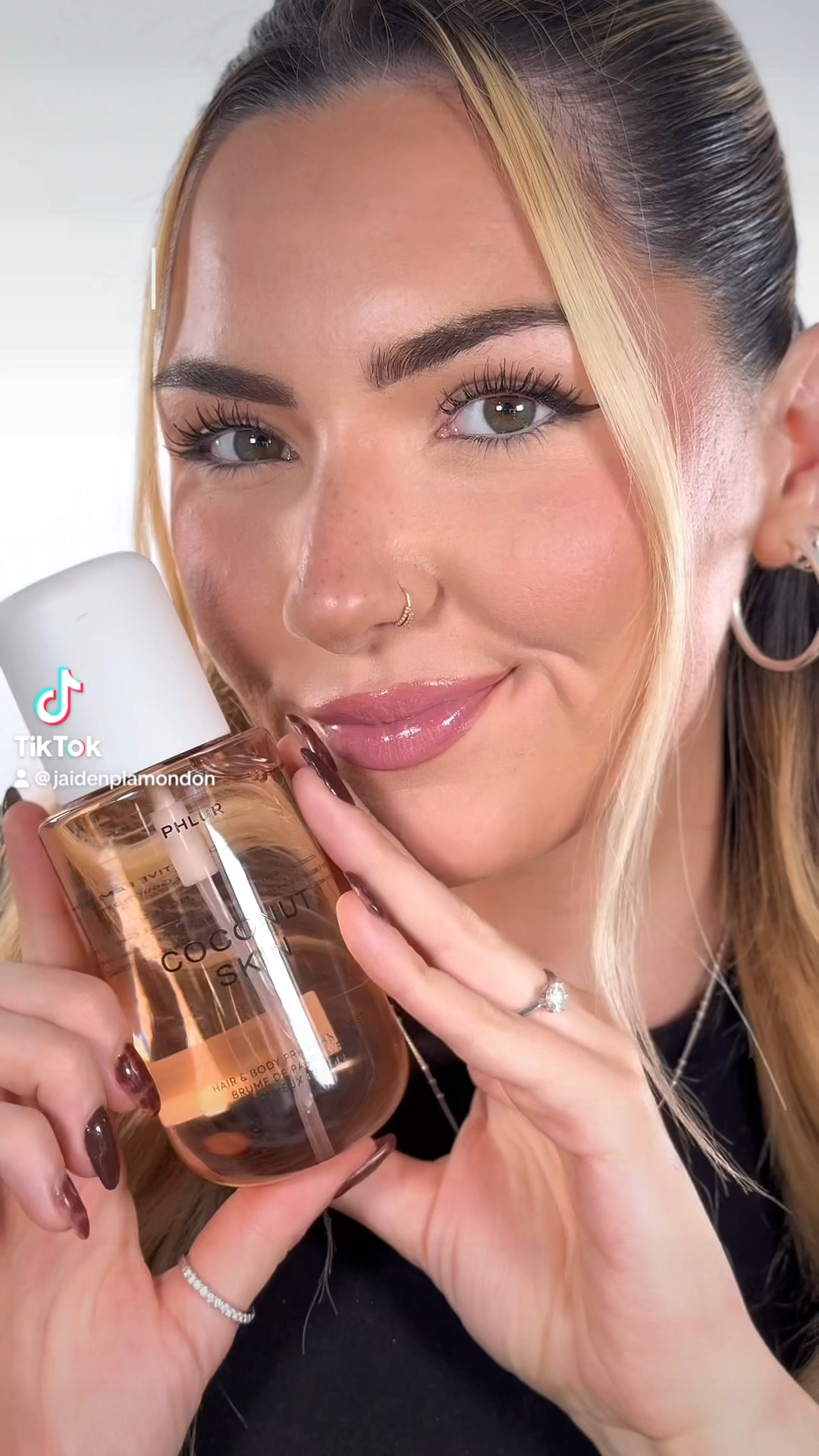 🥥🤍 Coconut Body Mist 🤍🥥

Phlur is one of my absolute favorite brands for fragrance! N”This body mist has notes of palm leaf, caramel gelato, coconut, white florals, sandalwood & salted amber ✨

Products used: 
@phlur Coconut Skin Hair & Body Fragrance Mist

#LTKFindsUnder100 #LTKVideo #LTKBeauty