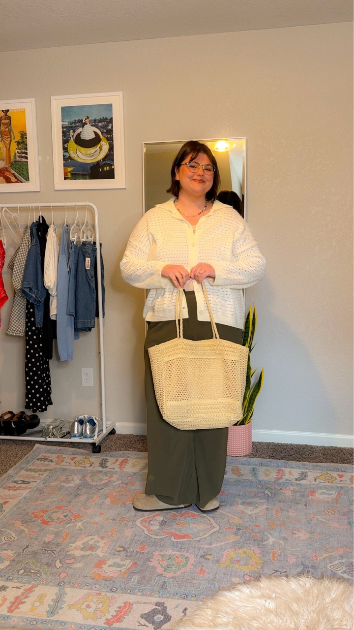 for the girlies having those “I don’t feel like getting dressed” days, this one’s for you 💚🍀

 one of the biggest shifts for me in my 30s is choosing easy outfits that feel easy but still make me feel put together…and honestly forcing myself to wear them 🫠😆 ( I promise it makes you feel better 100% of the time)

sweater: old from @asos pants: @gap shoes: @birkenstock glasses: @warbyparker (direct 🔗 in LTK & shopmy)

#lifeinmy30s #gettingdressedinmy30s #curvyfashion #comfortablestyle everydayoutfits