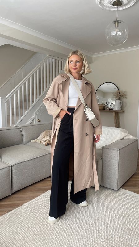 Trench coat styled with wide leg trousers and converse for a simple and chic autumn outfit 