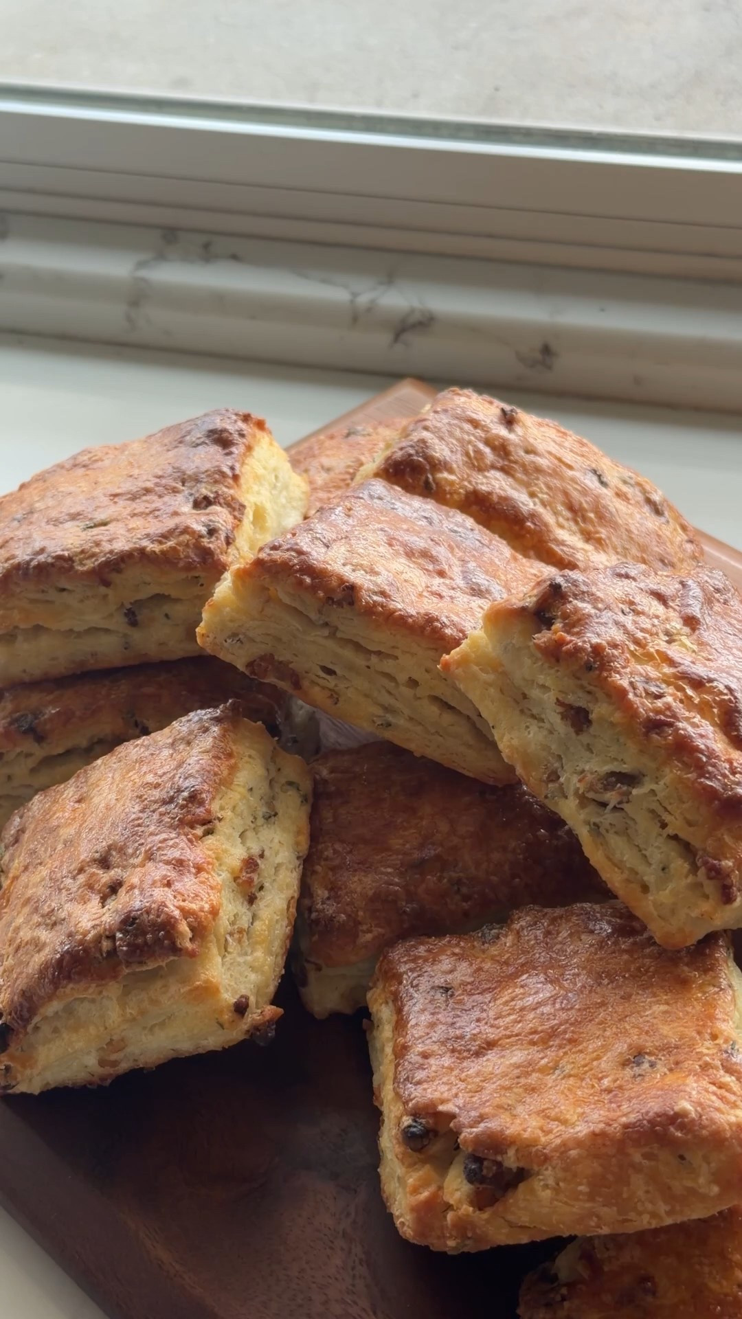 suuuuuuch a good prep recipe for a quick breakfast on the go! sausage and rosemary biscuits!! full recipe on the blog 💌🧈 

#LTKmorningroutine #LTKfoodie #LTKSeasonal