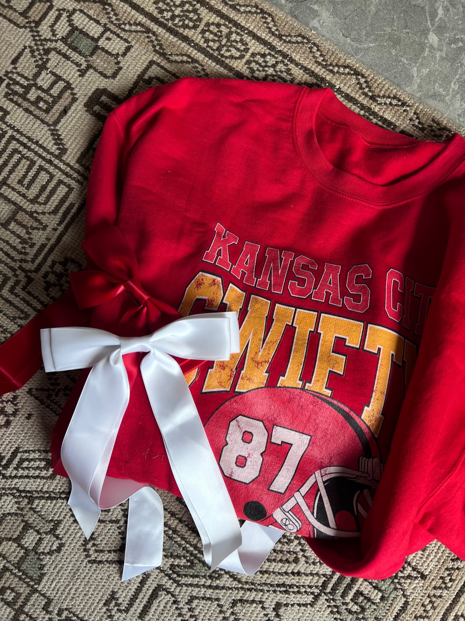 The cutest pullover for football season! Code DEDE for 20% off 

#LTKStyleTip